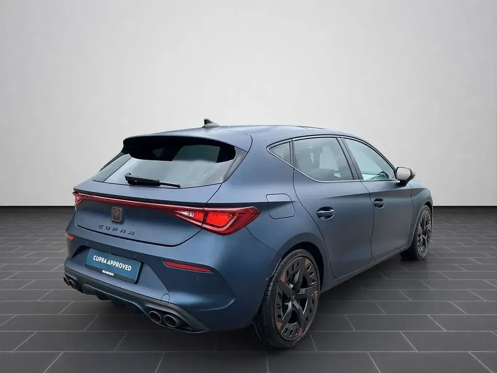Używany Cupra Leon VZ 301 KM (221 kW) 2023 Niebieski Sedan/Limuzyna
