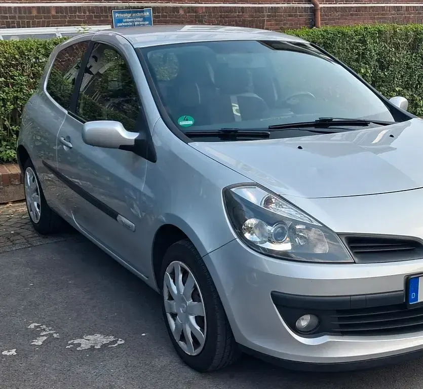 Gebraucht Renault Clio II Rip Curl 75 PS (55 kW) 2009 Silber Limousine
