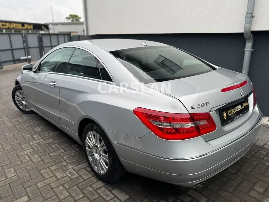 Gebraucht Mercedes E200 Elegance 184 PS (135 kW) 2010 Silber Coupé