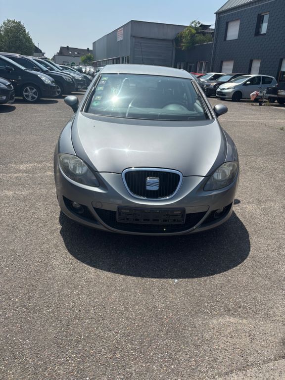 Grau Gebraucht 2008 Seat Leon Stylance Limousine | 1.300 € (Guter Preis) - Bild 1/4