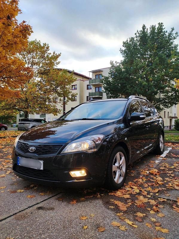 Schwarz Gebraucht 2011 Kia Ceed Sportswagon Kombi | 3.899 € (Fairer Preis) - Bild 1/4