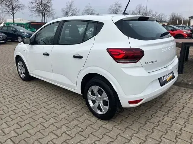 Gebraucht Dacia Sandero Essentiel 67 PS (49 kW) 2024 Weiß Kleinwagen