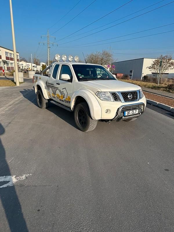 Gebraucht Nissan Navara XE 190 PS (139 kW) 2012 Weiß Abholung
