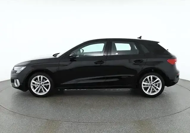 Używany Audi A3 Advanced 150 KM (110 kW) 2022 Czarny Sedan/Limuzyna