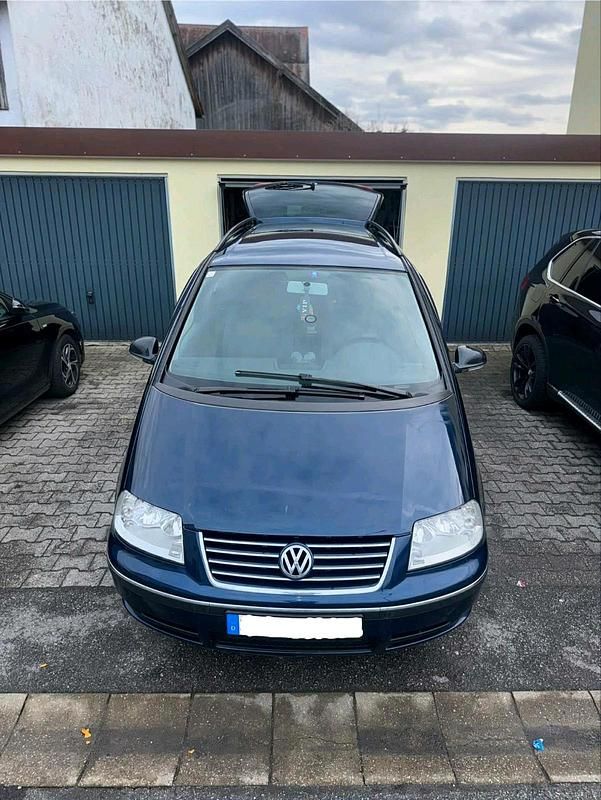 Second-hand VW Sharan 116 CP (85 kW) 2004 Albastru Monovolum