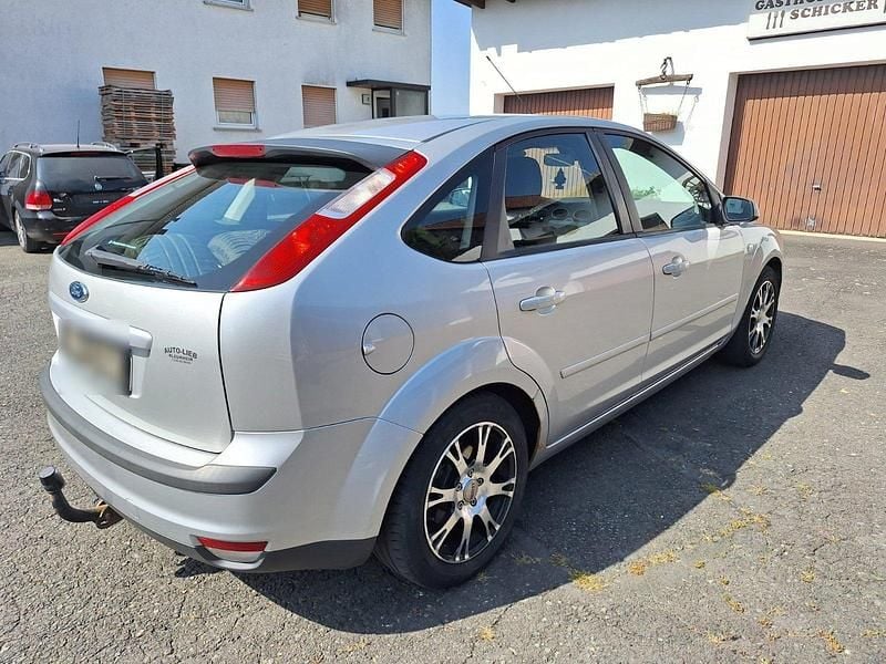Gebraucht Ford Focus 101 PS (74 kW) 2007 Silber Limousine