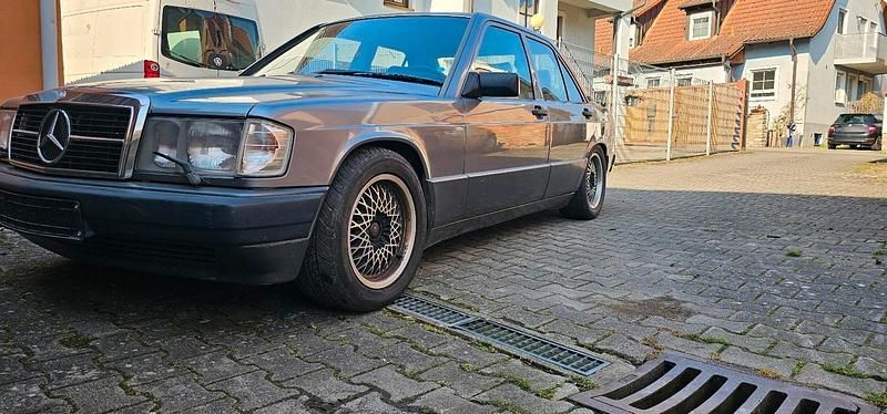 Gebraucht Mercedes 190 160 PS (117 kW) 1990 Silber Limousine