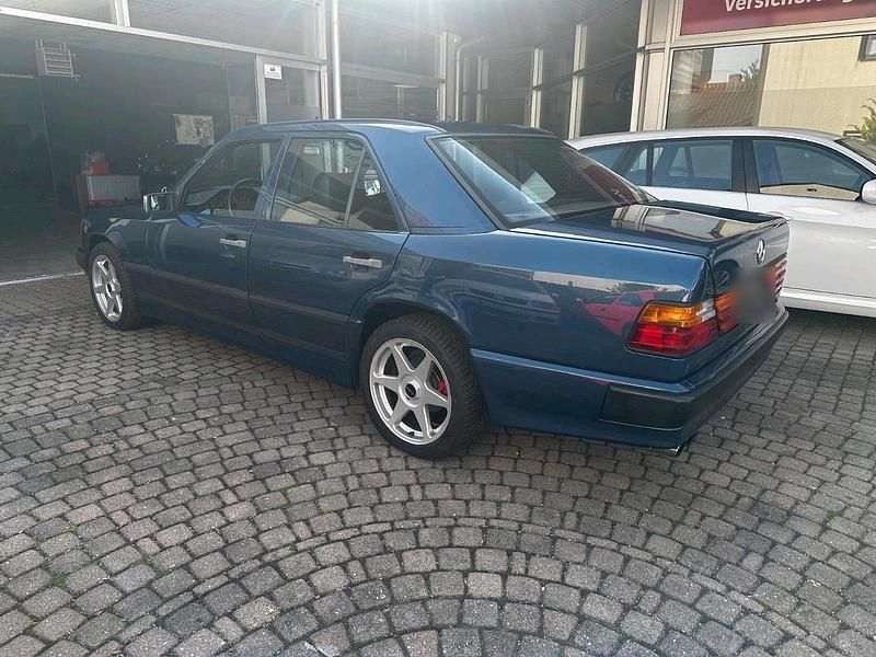 Second-hand Mercedes E300 1988 Albastru Berlinǎ