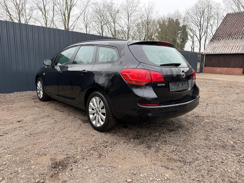 Gebraucht Opel Astra Edition 101 PS (74 kW) 2011 Schwarz Kombi