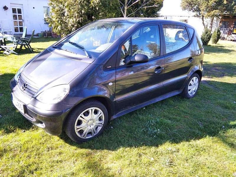 Schwarz Gebraucht 2002 Mercedes A170 Classic Limousine | 850 € (Fairer Preis) - Bild 1/4