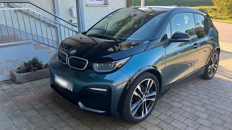 Grün Gebraucht 2022 BMW i3 Sport Line Kleinwagen | 21.700 € (Guter Preis) - Bild 1/4