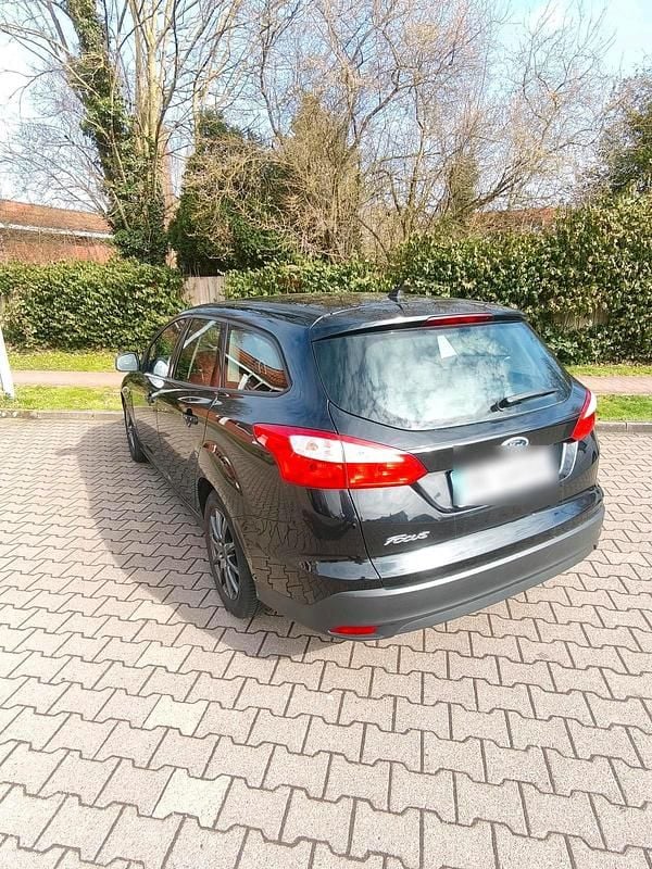Gebraucht Ford Focus 105 PS (77 kW) 2014 Schwarz Kombi