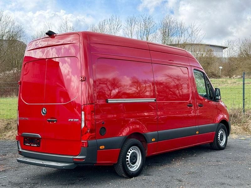 Gebraucht Mercedes Sprinter 150 PS (110 kW) 2021 Rot Van
