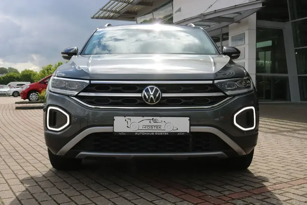 Second-hand VW T-Roc Style 110 CP (80 kW) 2023 Gri SUV