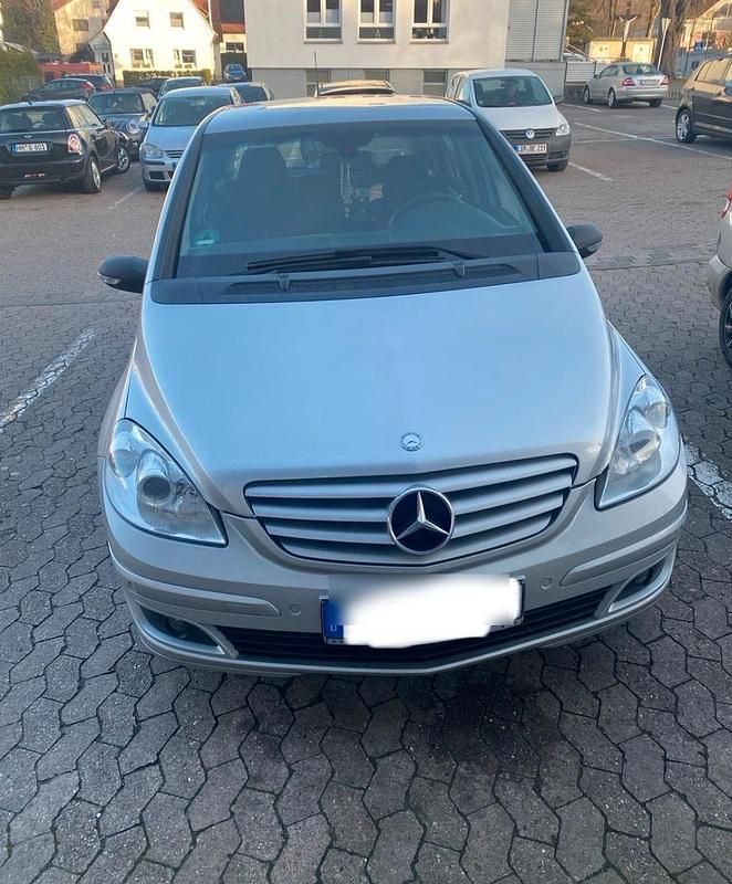 Gebraucht Mercedes B180 110 PS (80 kW) 2008 Silber Van / Kleinbus