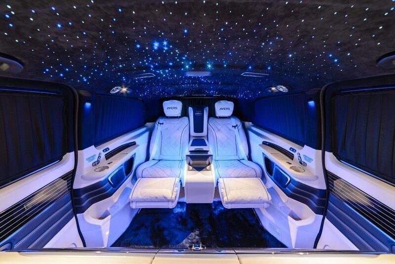 Gebraucht Mercedes V300 237 PS (174 kW) 2024 Schwarz Van / Kleinbus