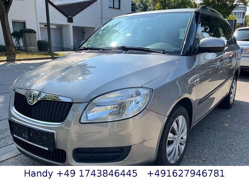 Beige Gebraucht 2009 Skoda Fabia Ambiente Limousine | 3.990 € (Teuer) - Bild 1/4