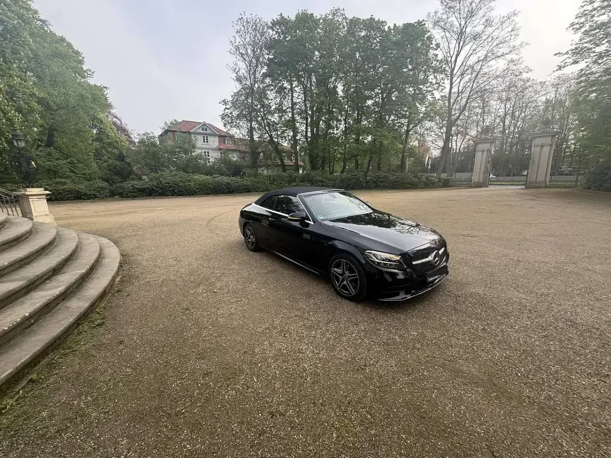 Gebraucht Mercedes C220 AMG line Plus 194 PS (142 kW) 2021 Schwarz Cabrio