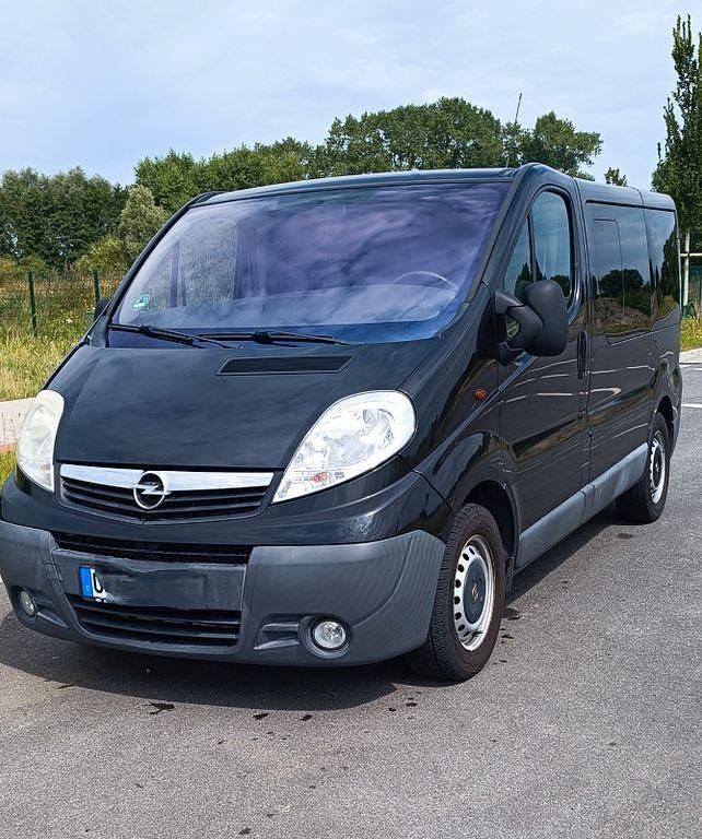 Schwarz Gebraucht 2009 Opel Vivaro Van | 8.000 € (Fairer Preis) - Bild 1/4