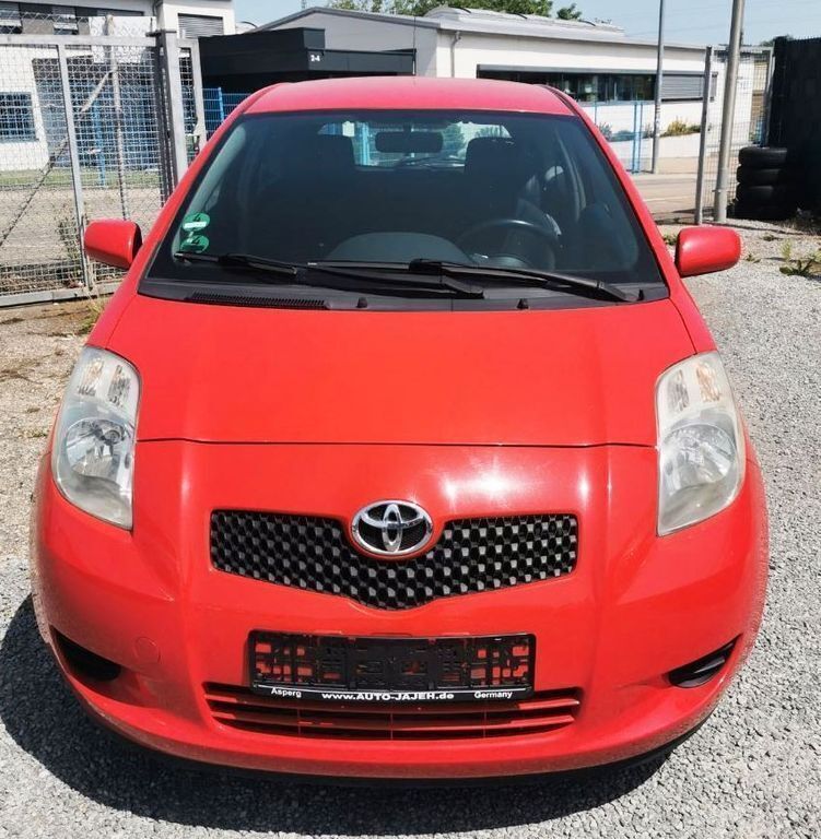 Rot Gebraucht 2006 Toyota Yaris Limousine | 3.200 € (Guter Preis) - Bild 1/4