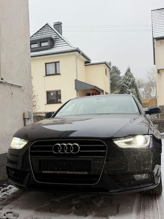 Blau Gebraucht 2012 Audi A4 Ambiente Kombi | 10.500 € (Etwas zu teuer) - Bild 1/4
