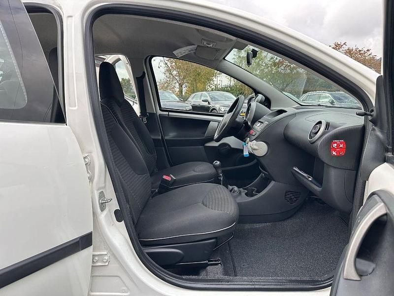 Gebraucht Peugeot 107 Active 68 PS (50 kW) 2014 Weiß Kleinwagen