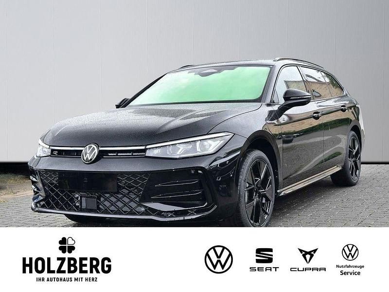 Grenadillschwarz metallic Gebraucht 2024 VW Passat R-line Kombi | 45.990 € (Teuer) - Bild 1/4