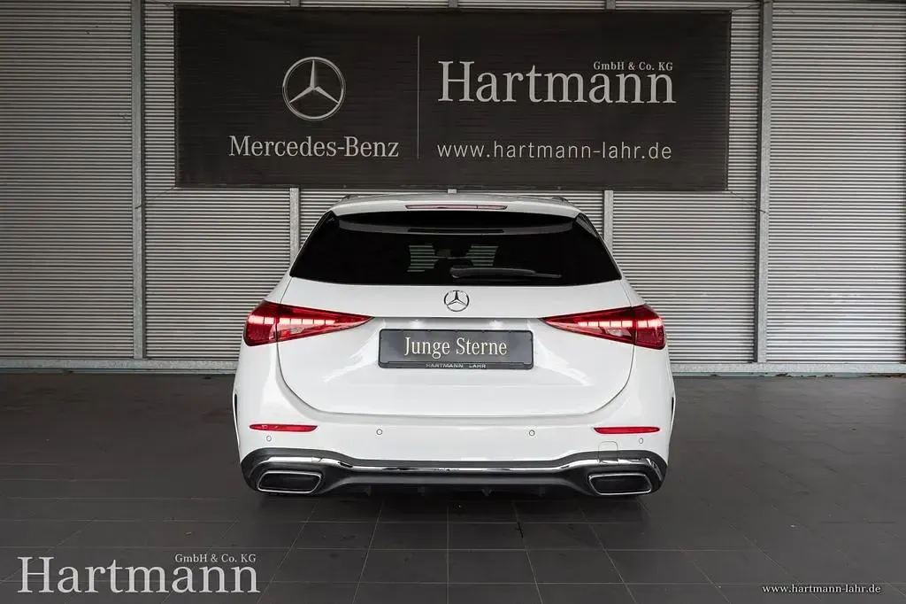 Gebraucht Mercedes C300 AMG Line Premium Plus 265 PS (194 kW) 2024 Unilack polarweiß Kombi