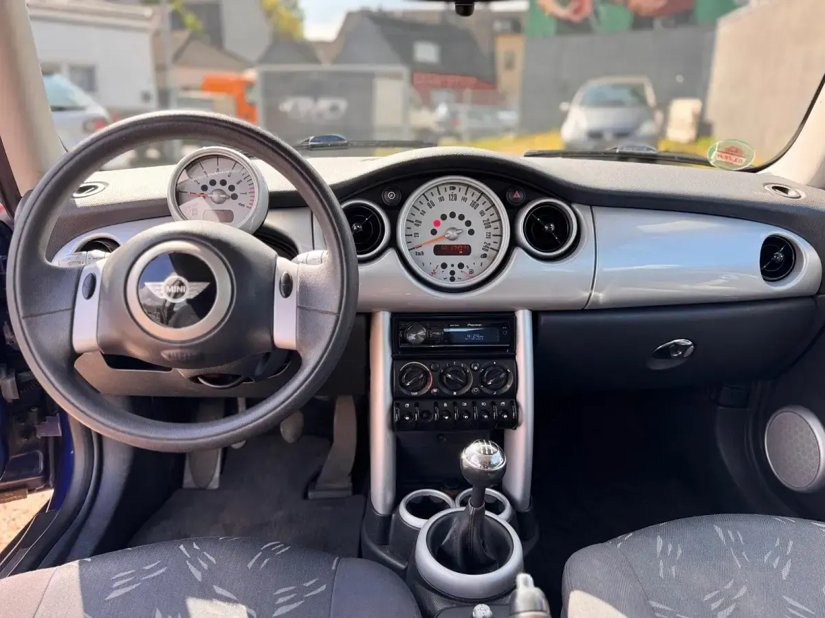 Używany Mini Cooper 90 KM (66 kW) 2005 Niebieski Hatchback