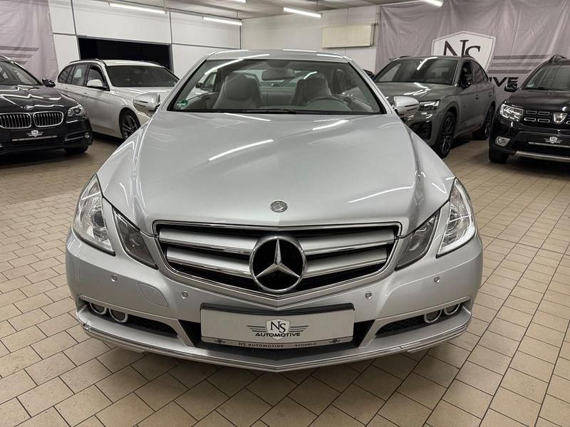 Gebraucht Mercedes E350 231 PS (169 kW) 2009 Silber Coupé