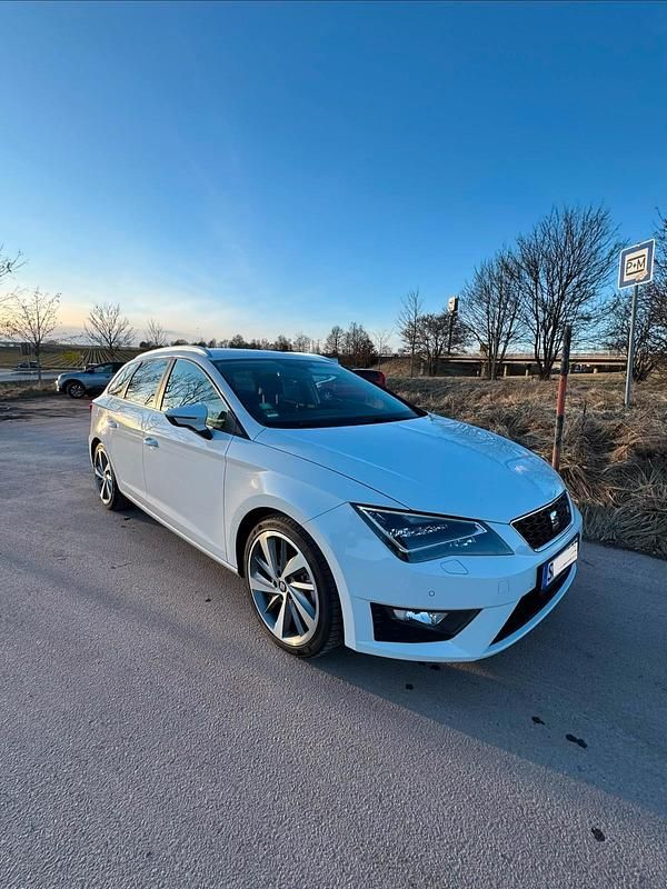 Weiß Gebraucht 2014 Seat Leon ST FR Kombi | 13.450 € (Teuer) - Bild 1/4