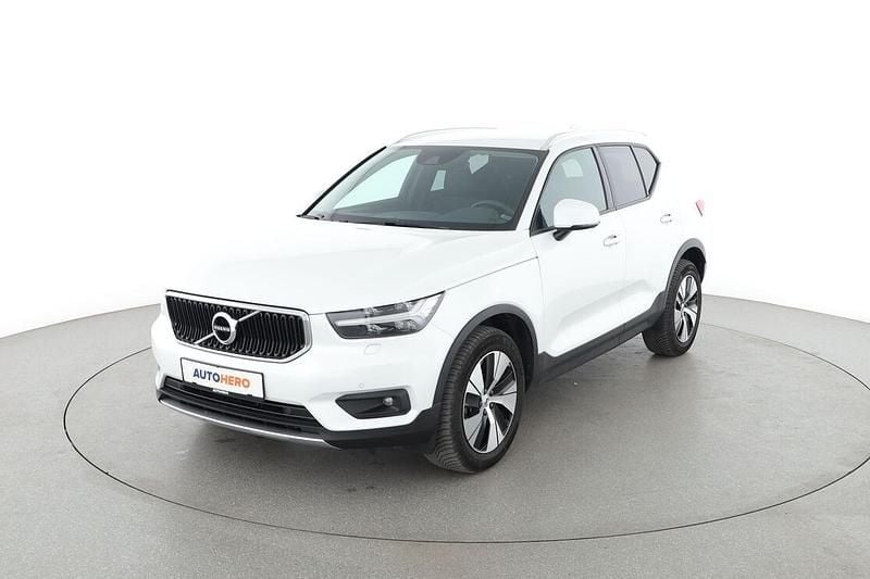Weiß Gebraucht 2022 Volvo XC40 Momentum SUV | 28.480 € - Bild 1/3