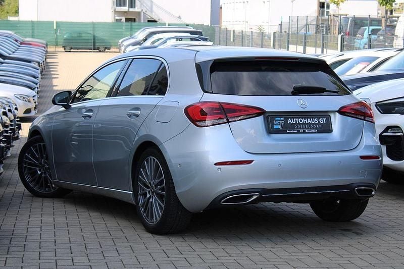 Gebraucht Mercedes A180 136 PS (100 kW) 2021 Iridiumsilber Limousine