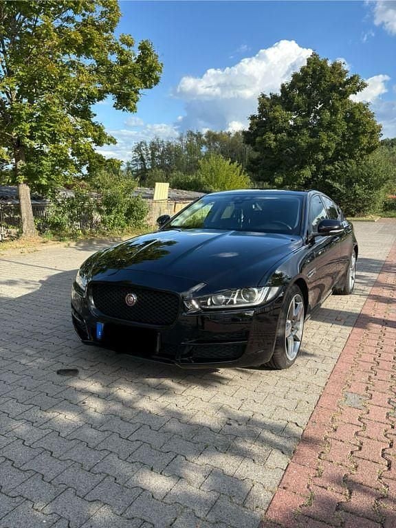 Schwarz Gebraucht 2017 Jaguar XE Prestige Limousine | 10.800 € (Superpreis) - Bild 1/4