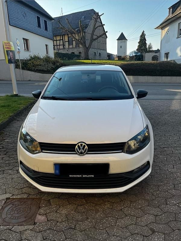 Gebraucht VW Polo 60 PS (44 kW) 2016 Weiß Kleinwagen