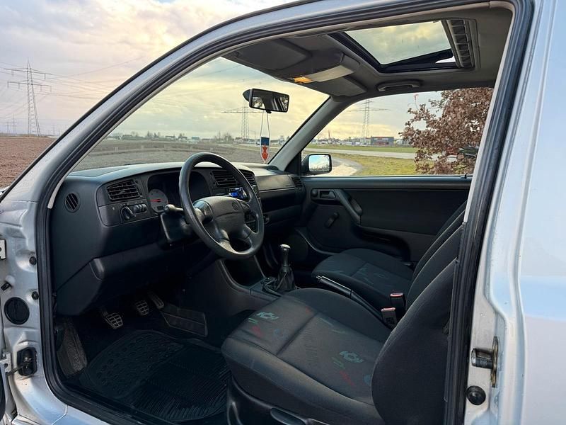 Gebraucht VW Golf 63 PS (46 kW) 1995 Silber Coupé