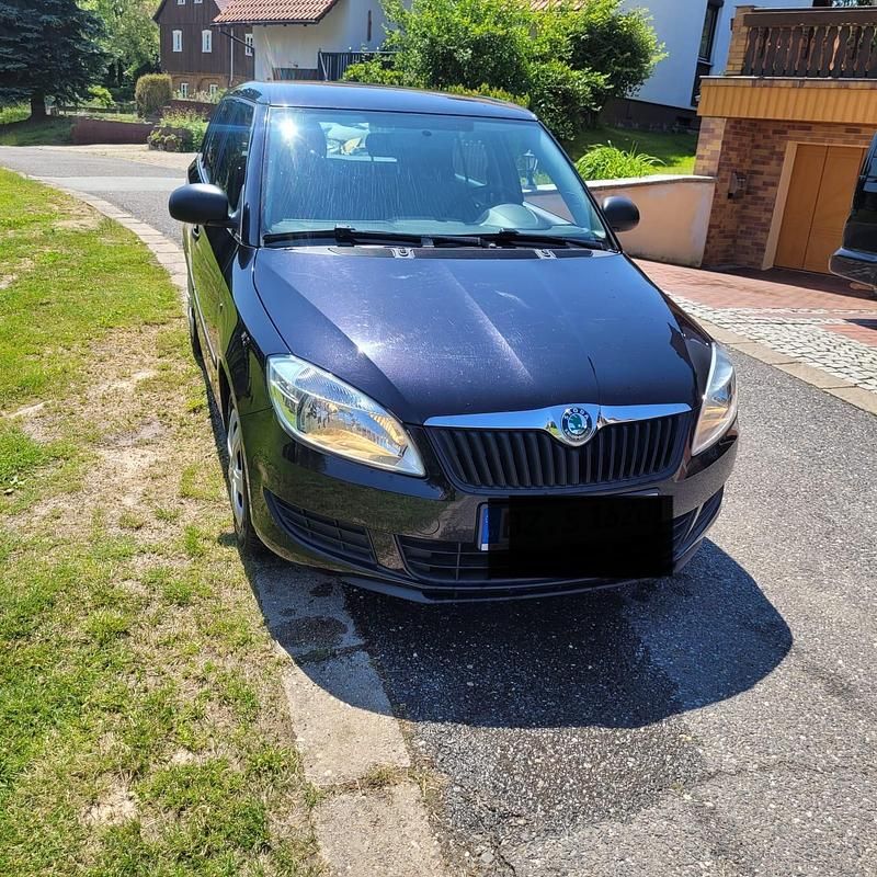 Schwarz Gebraucht 2012 Skoda Fabia Kombi | 3.100 € (Fairer Preis) - Bild 1/4
