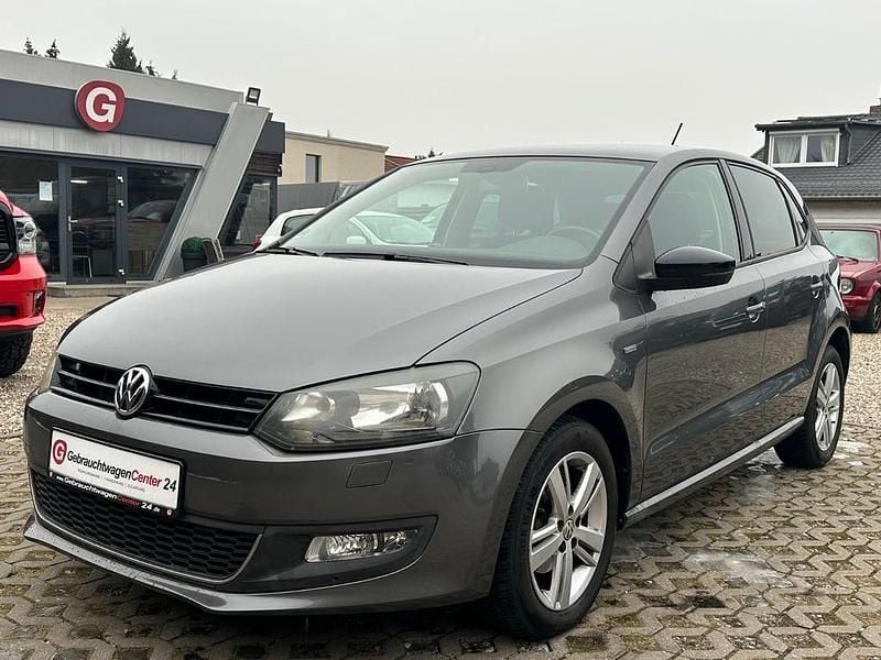 Grau Gebraucht 2013 VW Polo Match Limousine | 7.690 € (Fairer Preis) - Bild 1/4