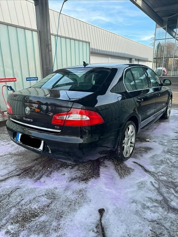 Gebraucht Skoda Superb 170 PS (125 kW) 2010 Schwarz Limousine