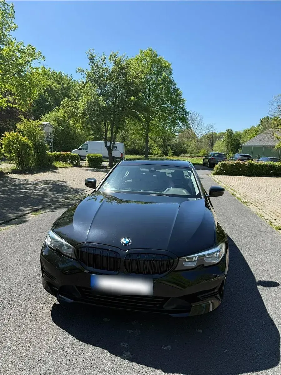 Gebraucht BMW 318 Advantage 156 PS (114 kW) 2020 Schwarz Limousine