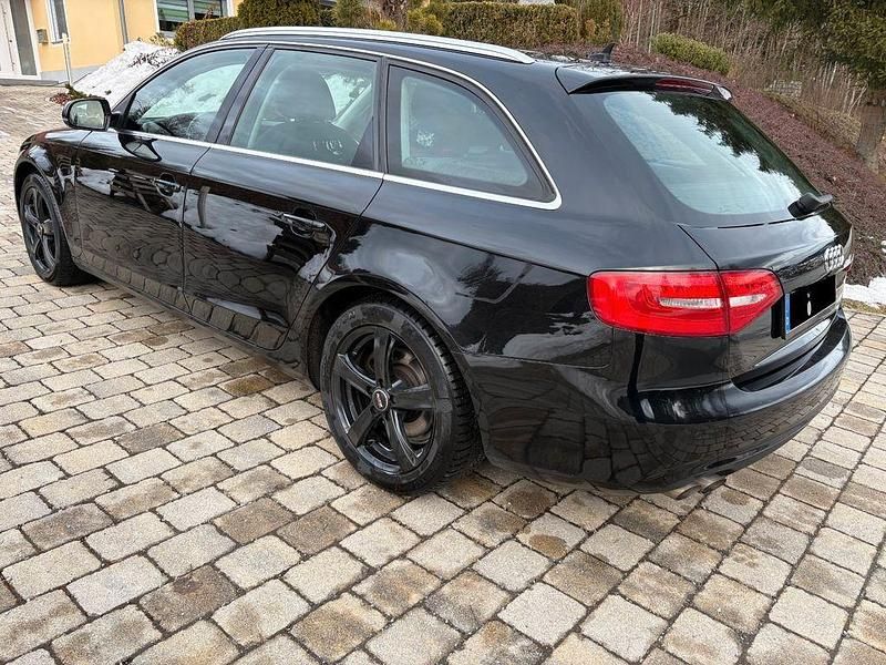 Gebraucht Audi A4 Ambition 177 PS (130 kW) 2013 Schwarz Kombi