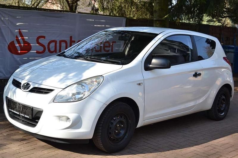 Gebraucht Hyundai i20 Classic 77 PS (56 kW) 2009 Crystal white Kleinwagen