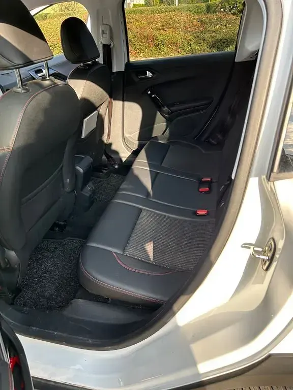 Gebraucht Peugeot 2008 Allure 120 PS (88 kW) 2017 Weiß SUV
