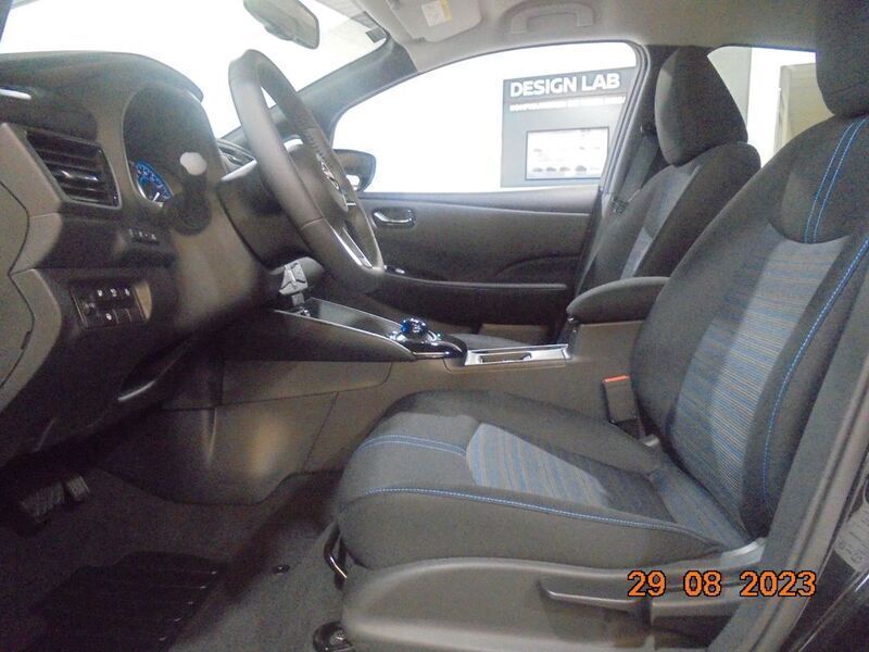 Gebraucht Nissan Leaf N-Connecta 110 kW (150 PS) 2023 Schwarz Kleinwagen