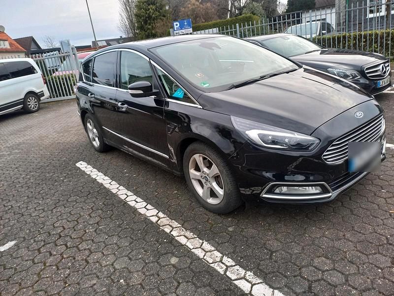 Gebraucht Ford S-MAX Vignale 179 PS (131 kW) 2016 Schwarz Van / Kleinbus