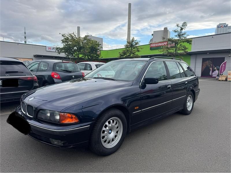 Blau Gebraucht 2000 BMW 530 Kombi | 4.800 € (Etwas zu teuer) - Bild 1/4