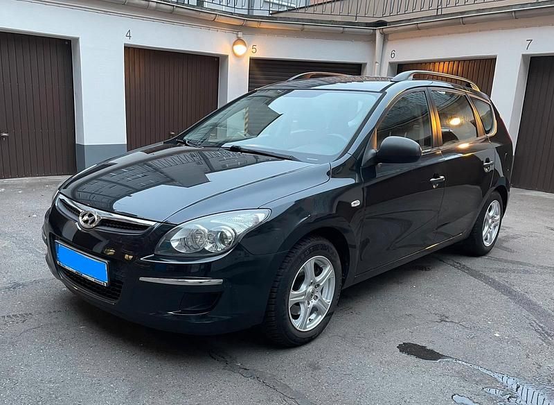 Schwarz Gebraucht 2009 Hyundai i30 Kombi | 2.700 € (Guter Preis) - Bild 1/4