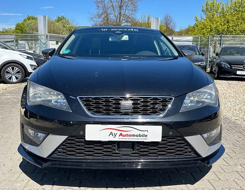 Second-hand Seat Leon FR 184 CP (135 kW) 2014 Negru Berlinǎ