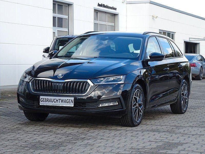 Schwarz Gebraucht 2021 Skoda Octavia Clever Kombi | 19.900 € (Fairer Preis) - Bild 1/4