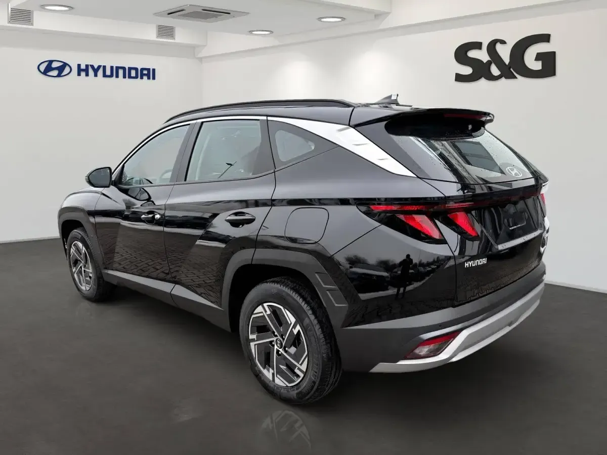 Neu Hyundai Tucson Select 239 PS (175 kW) 2026 Met (schwarz SUV